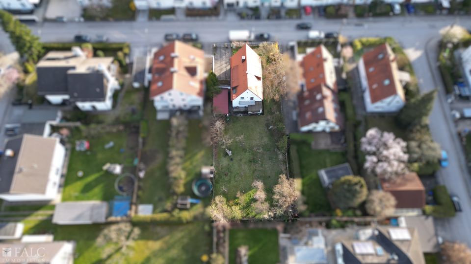 Verwirklichen Sie Ihren Traum vom Eigenheim - Baugrundstück mit Altbestand in München