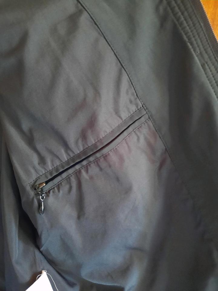 Schwarze Sommerjacke / dünne Jacke Gr. XL / 42 wasserabweisend in Preetz