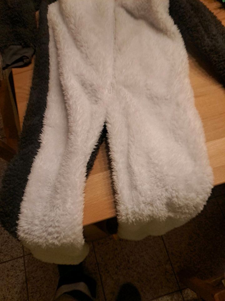 Kostüm oder Hausanzug Pinguin gr.140 146 in Saarbrücken