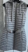 Lange Weste von MONARI Strass Kapuze/ Gürtel 36/38 neu grau Niedersachsen - Steinfeld Vorschau