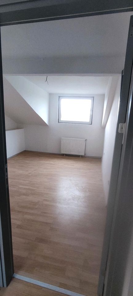 3 ½ Zimmer DG Wohnung zu vermieten in Duisburg