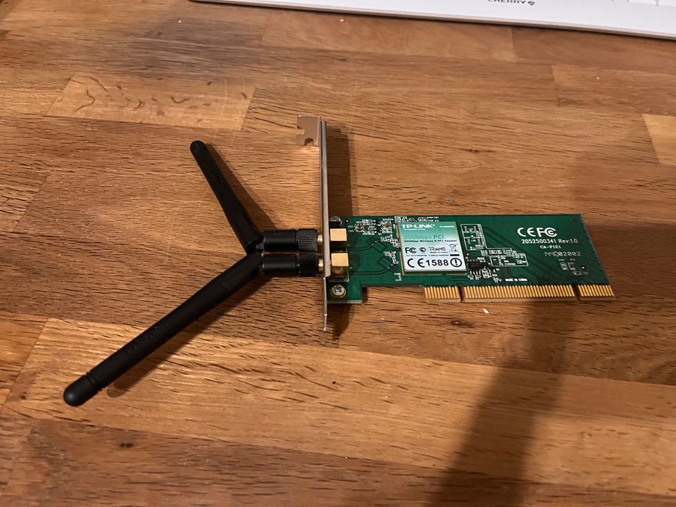TP-Link 300Mbps PCI Wireless Adapter in Straßenhaus