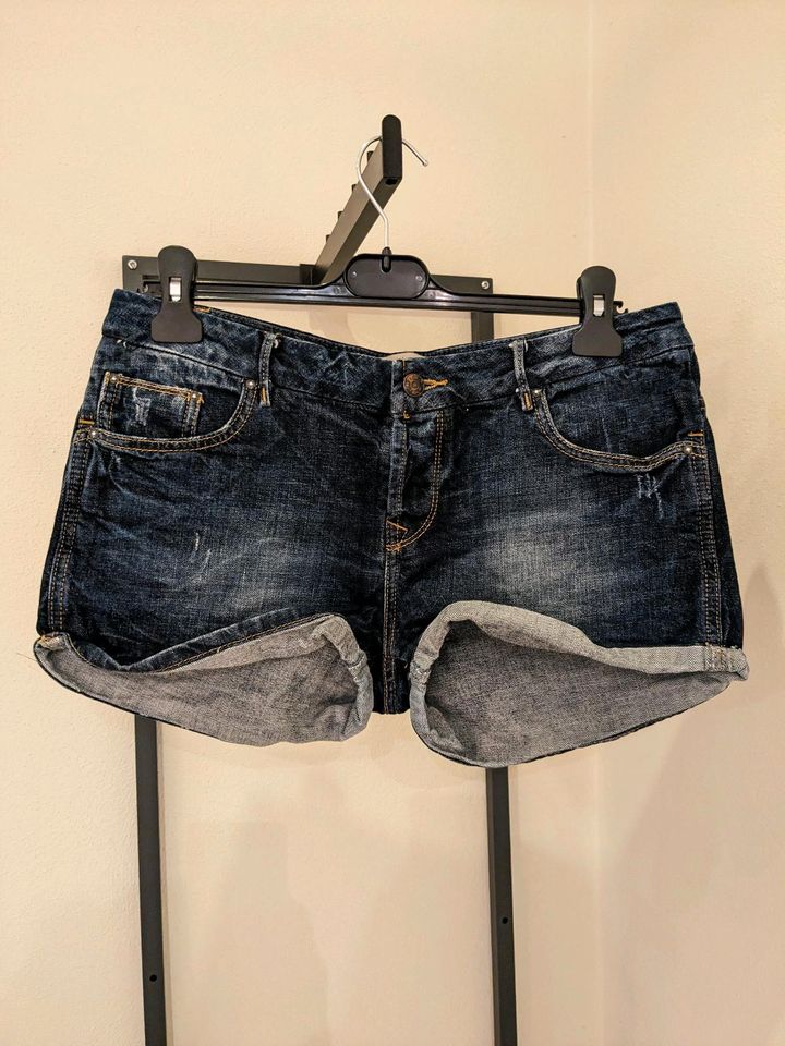 trf Collection Zara Damen Jeans Shorts kurz blau Gr. 38 in Jena