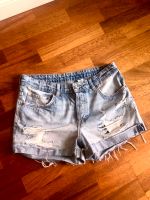 H&M  Destroyed  Jeans shorts  Gr. 38 Hessen - Darmstadt Vorschau