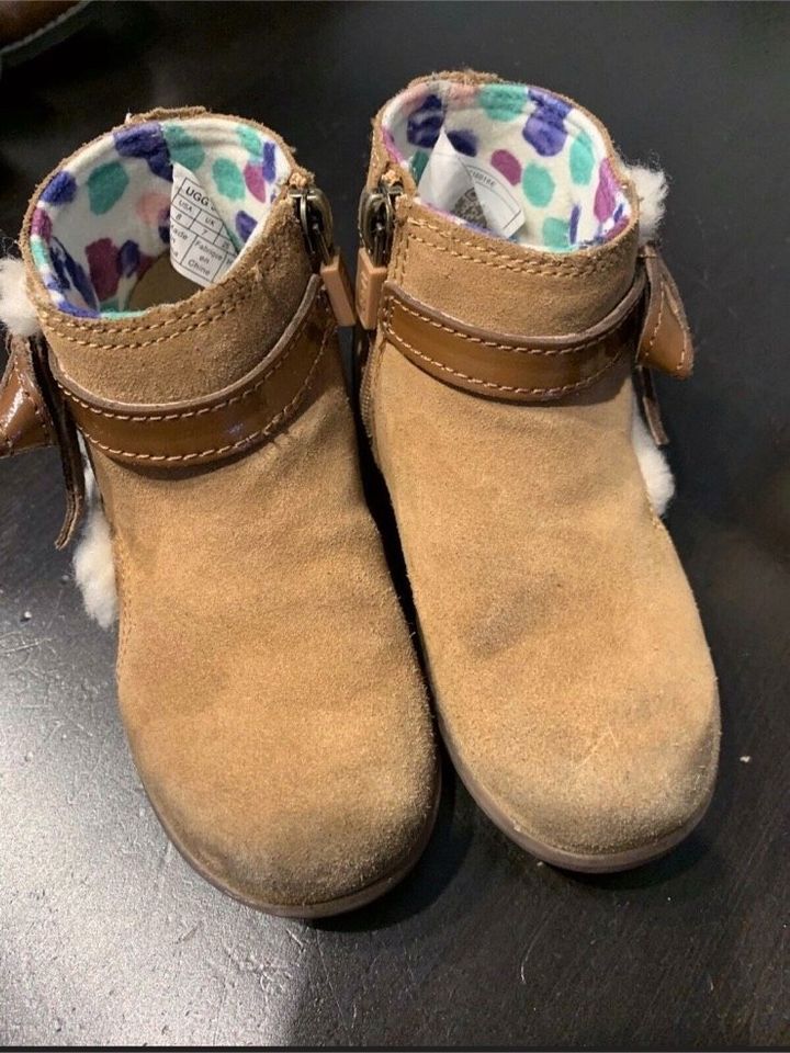 Original UGG Kinderstiefel Winterstiefel Wildleder mit Karton in Krefeld