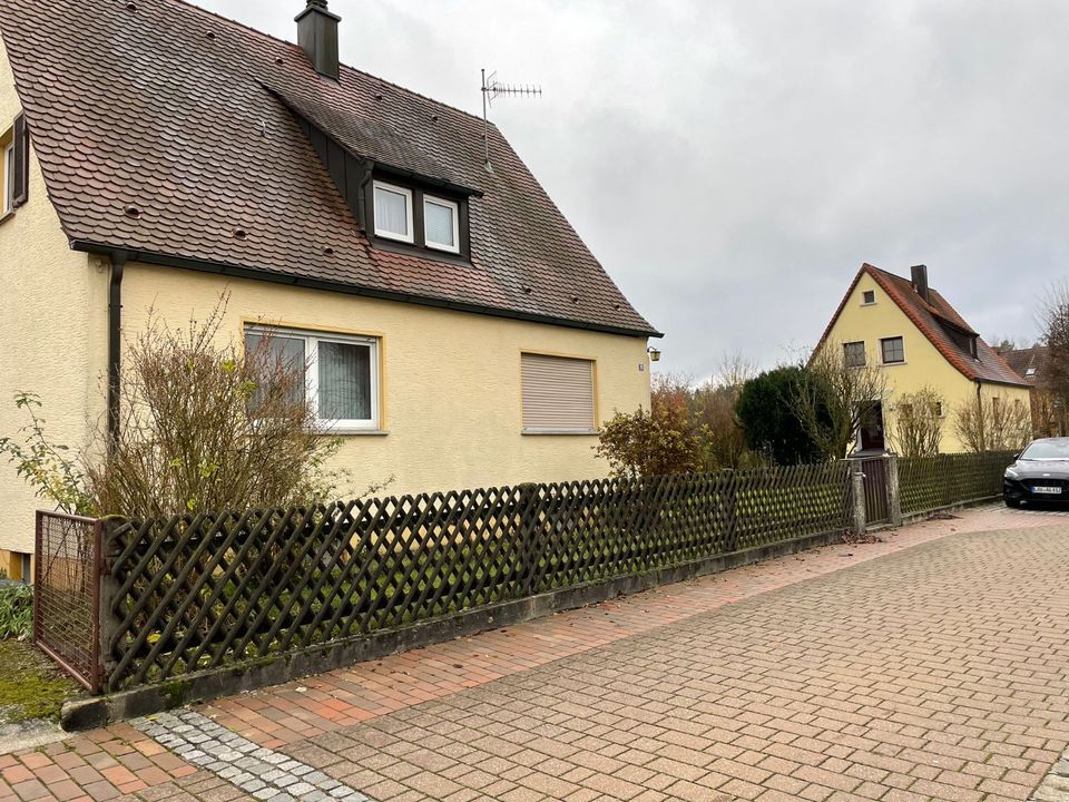 Einfamilienhaus inkl. Garten und Garage 575m^2 ZU VERMIETEN! in Röthenbach