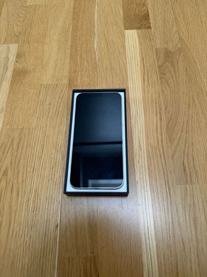 iphone 12 Pro Silver 128 GB in Berlin