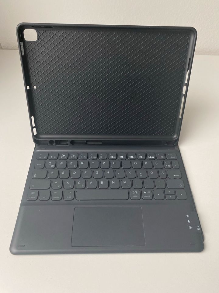 iPad Tastatur mit Hülle in Göttingen