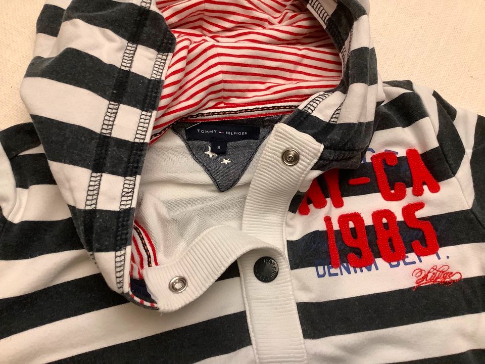 Hoodie von Tommy Hilfiger Kurzarm Größe 128 unisex in Korschenbroich