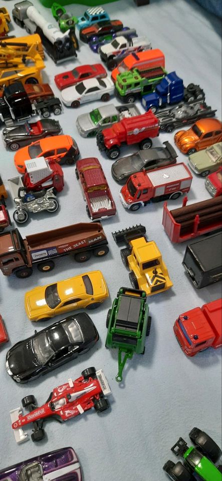 Über 125 Siku,  Matchbox Spielzeugautos Konvolut in Dillenburg