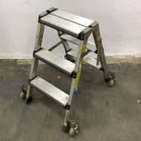 ZARGES Saferstep Stufenstehleiter 2x3 Stufen L650xB550xH680mm Nordrhein-Westfalen - Korschenbroich Vorschau