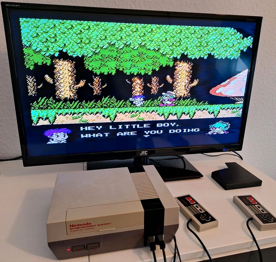 NES Konsole mit 4 Spielen + 2 Controller in Emmendingen