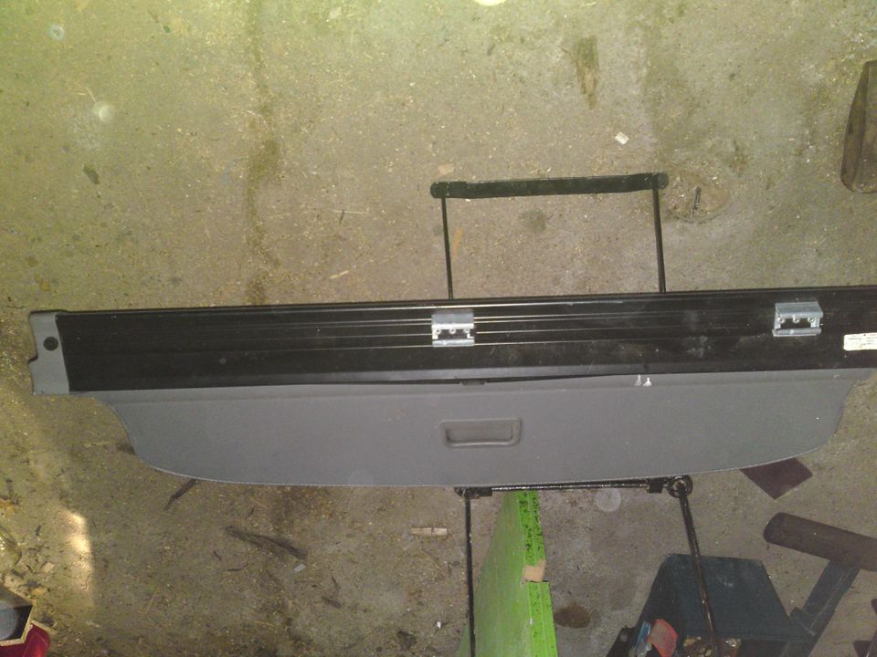 Laderaumabdeckung Audi A4 Avant 8e B6 B7 Achatgrau in Zudar