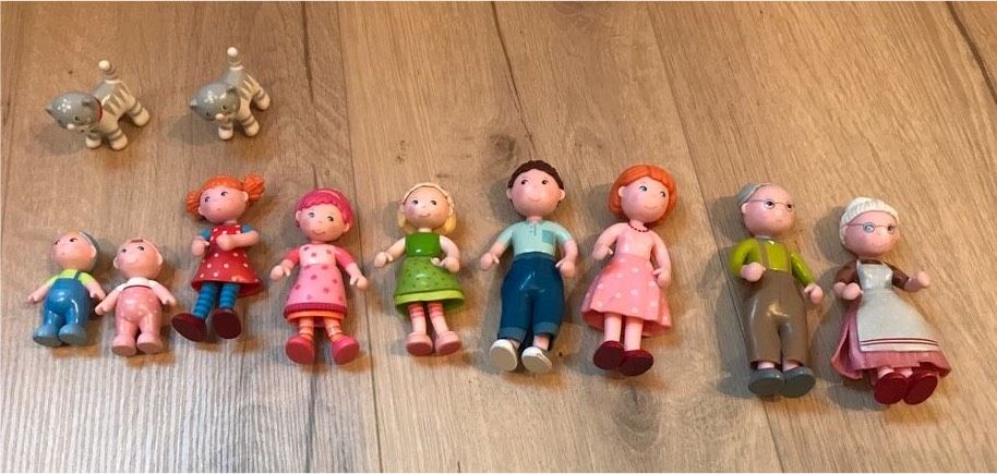 Eichhorn Puppenhaus inkl. Haba Puppen und Mobiliar in Velbert