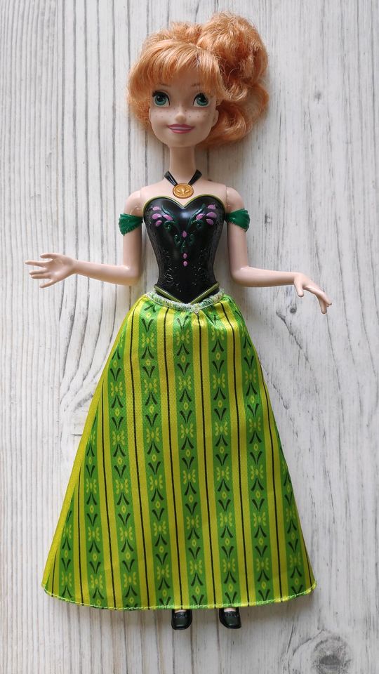 Mattel - Disneys Die Eiskönigin Anna, singende Puppe in Neumünster