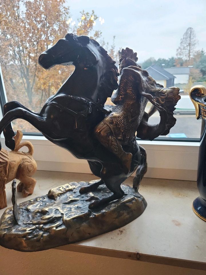 Messing. 16,5kg. Schwere Ritter zu Pferd. Skulptur in Jülich