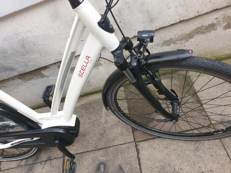 E Bike 28 Zoll Damen STELLA Cosmo..2019..2754km..RW 140 km.. in Langwedel