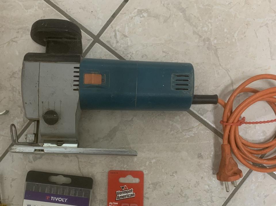 Black & Decker DN 99E /D1 Profi Stichsäge 400W funktioniert prima in Simbach