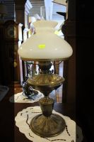 Antike Öllampe aus Zinn mit weißem Schirm | Petroleumlampe Schleswig-Holstein - Oeversee Vorschau
