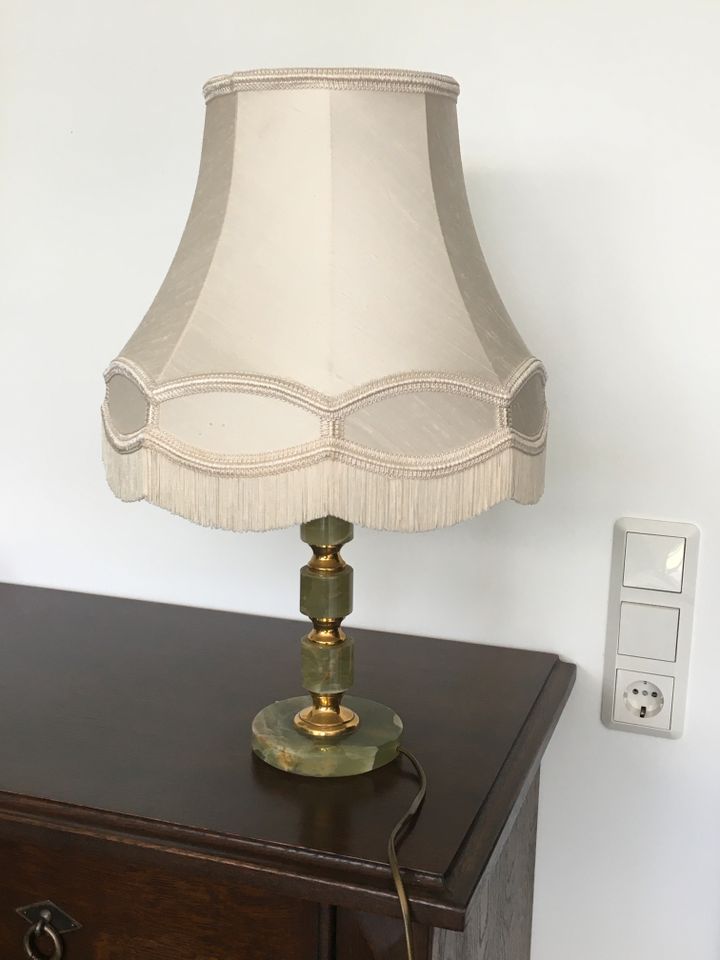 Alte Tischleuchte / Lampe Stoffschirm mit evt. Alabaster Fuss in Zülpich