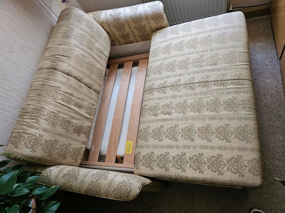 Sofa 2 Sitzer mit Schlaffunktion in Weißenfels