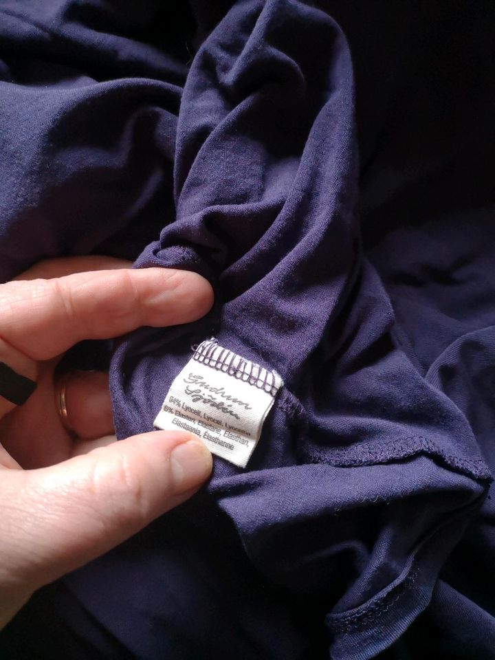 2 Shirts xl von Gudrun Sjöden blau und violet in Ludwigswinkel