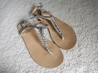Fast wie neu H&m 37 Sandalen flach Sandalette silber Strass Bayern - Rednitzhembach Vorschau