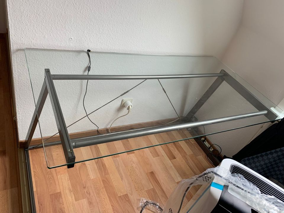 Schreibtisch Stahl mit Glasplatte in Braunschweig