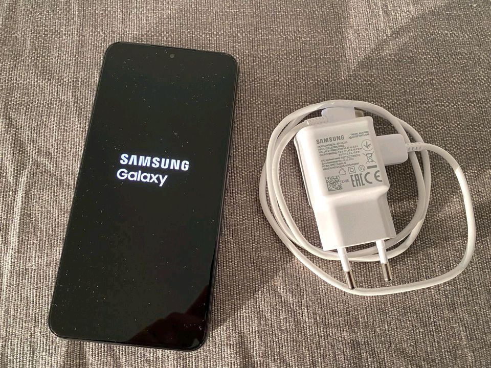 Samsung Galaxy S22 5G in Solingen