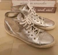 Silberne Bally Schuhe Sneaker Turnschuhe Gr 38 Leder Niedersachsen - Laatzen Vorschau