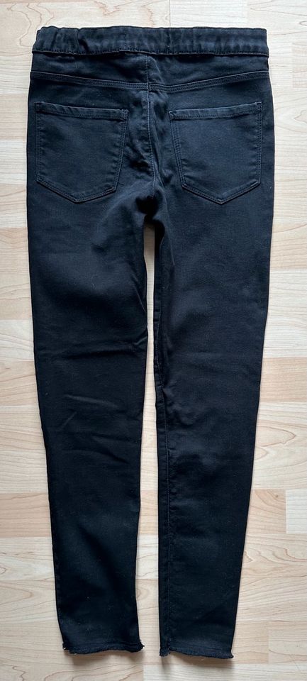 4 Hosen Jeans Gr.152 2x ZARA schwarz 2x H&M blau wie neu in Berlin