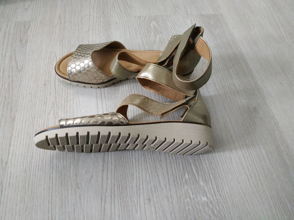 Neue ungetragene Gabor Sandalen in Gold Grösse 39 in Rüsselsheim