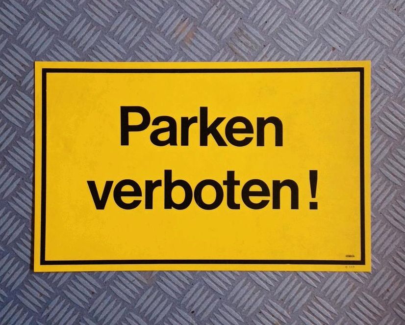 4 x Parken verboten!  Plastik- Schild, gelb mit schwarzem Rand in Nünchritz