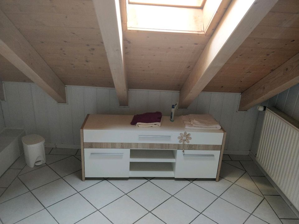 2,5-Zimmer-Wohnung mit Sichtgebälk ab 16.4. in Obernburg in Obernburg