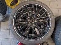 Eine Alufelge mit 235/40R19 Sommerreifen Bridgestone Bayern - Weßling Vorschau