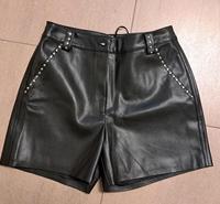 Lederimitat Shorts mit Nieten,  schwarz, Gr. 38 Sachsen - Markkleeberg Vorschau