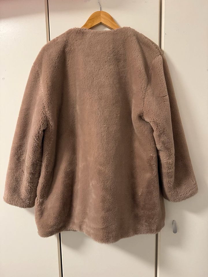 Kunstfelljacke Zara beige in Duisburg