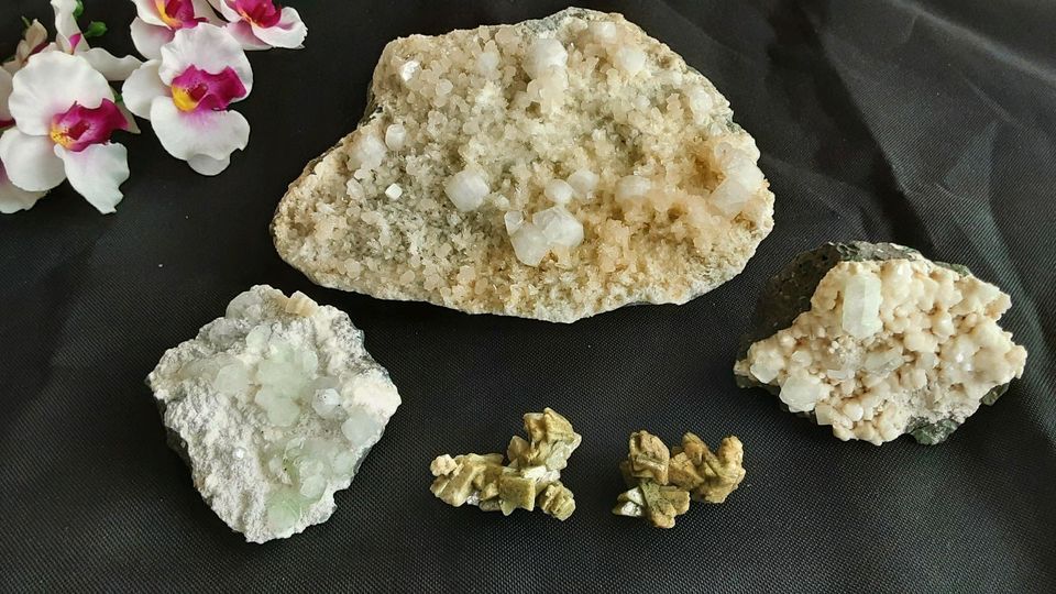Zeolith Mineralien aus Indien im Konvolut in Herford
