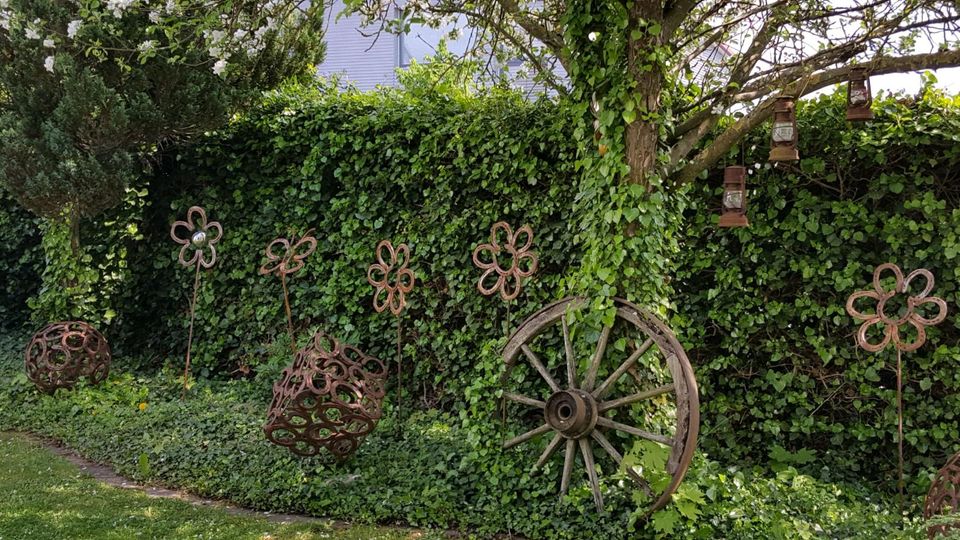 Hufeisen Kunsthandwerk Kugeln Blumen Garten Dekoration Deko in Poppenhausen