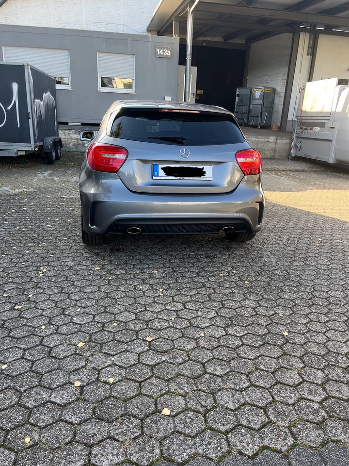 Mercedes Benz A-Klasse 180 AMG Packet Top Zustand aus 3. Hand in Köln