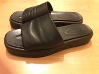 Damen Schuhe | Leder Sandalen schwarz von Hallhuber in Gr 40 Berlin - Schöneberg Vorschau
