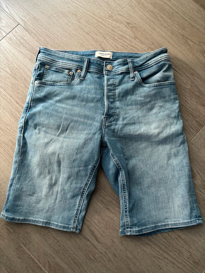 Jeans- Short ( Kinder ) , hellblau, Marke : Jack & Jones, M/170 in Tarmstedt