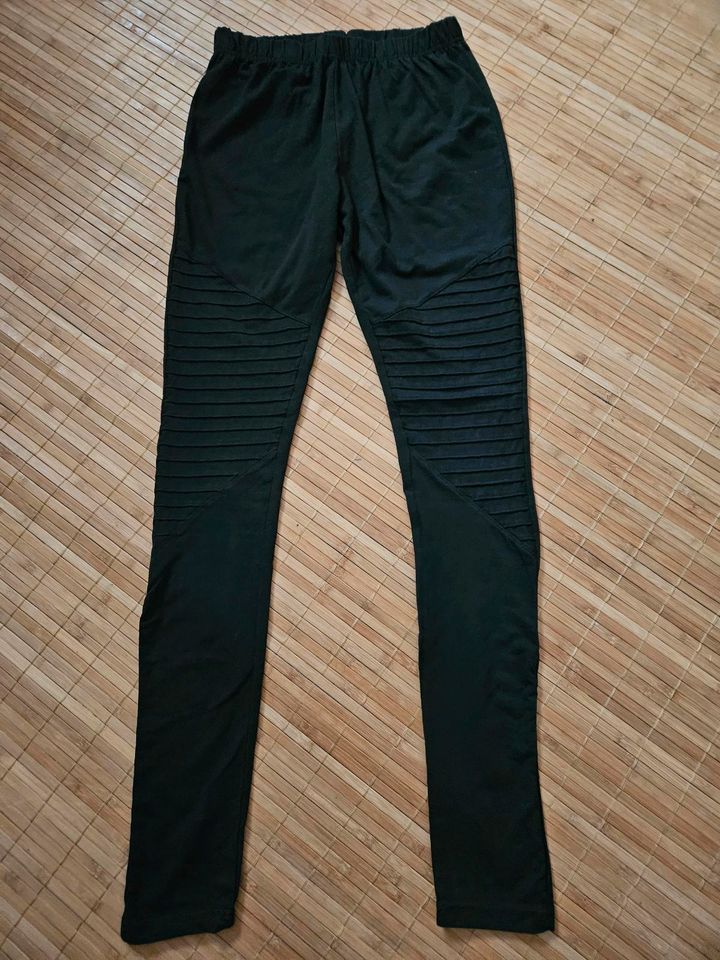 Leggings / Hose Gr 170-176 schwarz in Freckenfeld