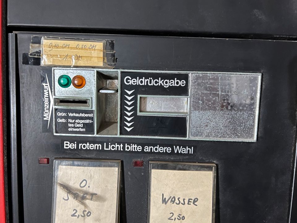 Coca Cola Automat mit D-Mark Münzen in Essen