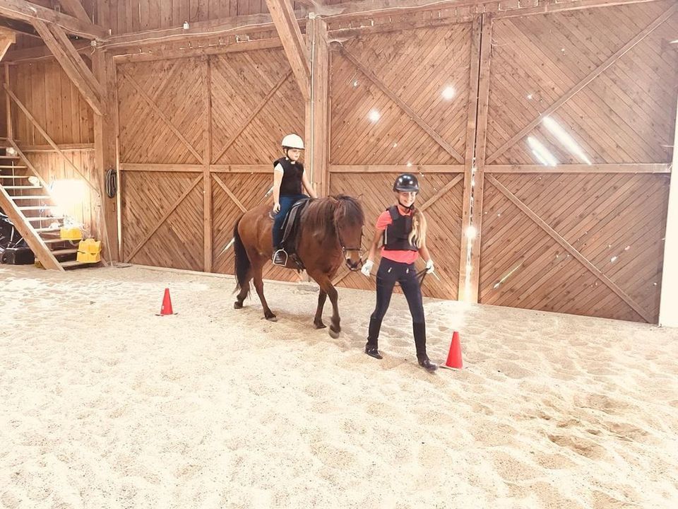 Reittherapie / Therapeutisches Reiten mit Isländern / Ponys in Niederwinkling