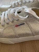 Silberne Plateau Sneaker Gr.42 Superga NP 99€ Nordrhein-Westfalen - Willebadessen Vorschau