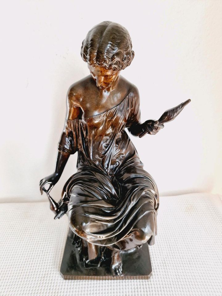 Bronze Statue Skulptur Antik Frau beim Spinnen Mathurin Moreau in Igersheim