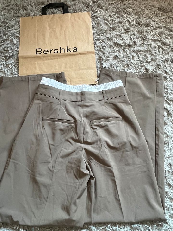 Anzughose / Stoffhose mit eingenähter Boxershorts Bershka Gr. 32 in Eutin