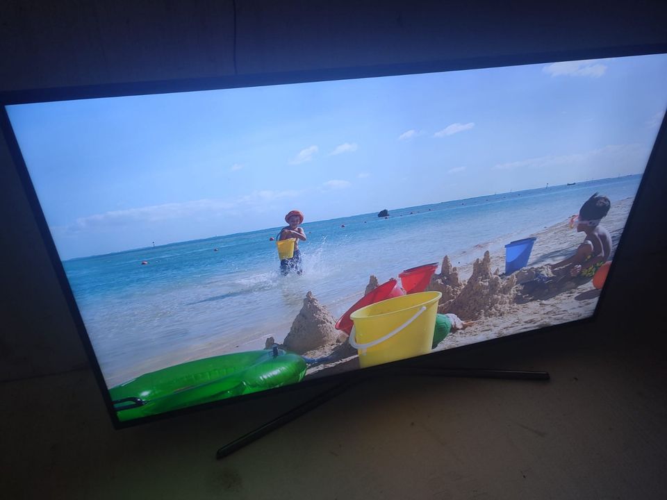 Samsung UE55JU6850U 138 cm 55 Zoll 4K UHD Smart TV in Petersberg