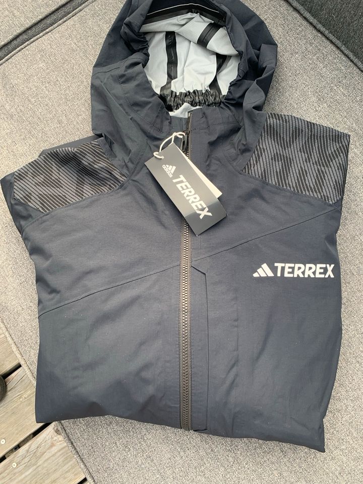 Adidas Regenjacke /Fahrradjacke /Wanderjacke in Wilhelmsdorf